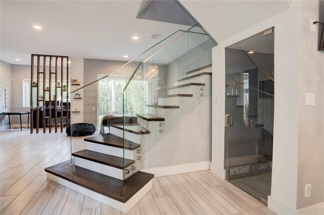 1364 Harbor View W in Hollywood, FL - Building Photo - Building Photo