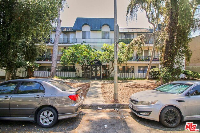 property at 400 La Fayette Park Pl