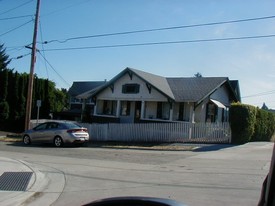 114 11th Street Pl in Bremerton, WA - Foto de edificio - Building Photo