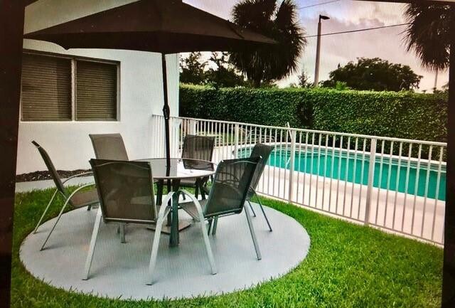 2050 NE 39th St in Fort Lauderdale, FL - Building Photo - Building Photo