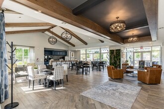 Lake Club in Lewis Center, OH - Foto de edificio - Building Photo