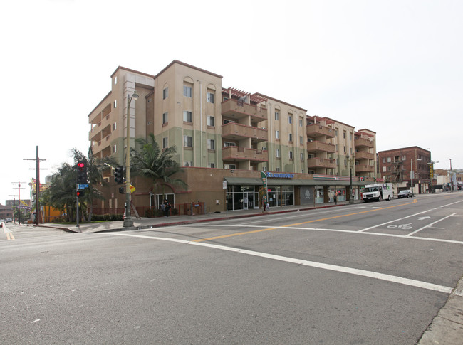 Columbia Place in Los Angeles, CA - Foto de edificio - Building Photo