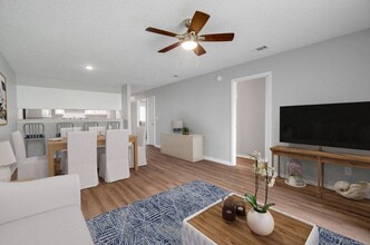 Emerald Shores in Mary Esther, FL - Building Photo - Building Photo