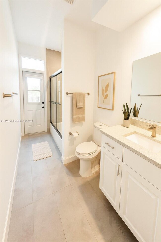 2791 Oakbrook Manor in Weston, FL - Building Photo - Building Photo