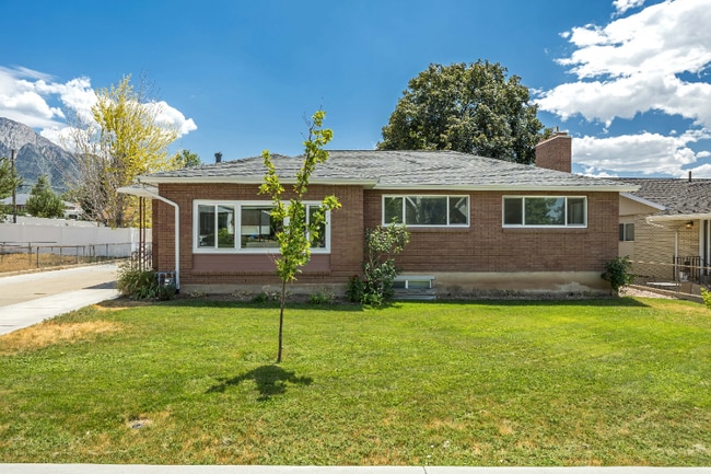 property at 2670 E Lambourne Ave