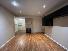 8055 Cambridge St in Houston, TX - Building Photo - Building Photo