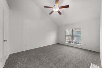 Columbia Oaks in Dallas, TX - Foto de edificio - Building Photo