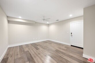 4374 Paxton Pl in Calabasas, CA - Building Photo - Building Photo