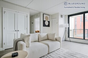 812 Memorial Dr in Cambridge, MA - Building Photo