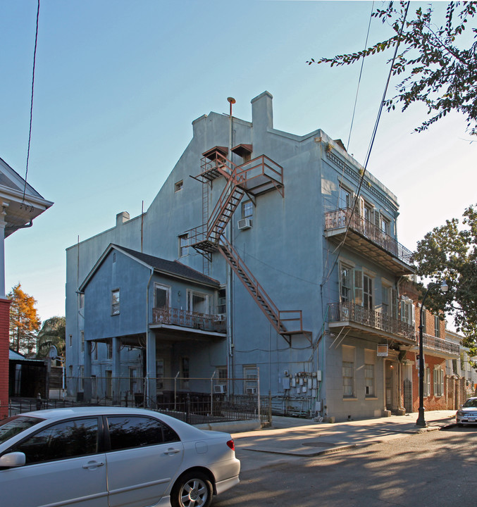 919 Esplanade Ave in New Orleans, LA - Building Photo