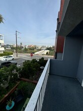 24 Lighthouse St, Unit B in Marina Del Rey, CA - Building Photo - Building Photo
