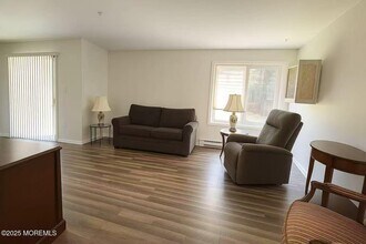 6 Pine Cluster Cir in Englishtown, NJ - Building Photo - Building Photo