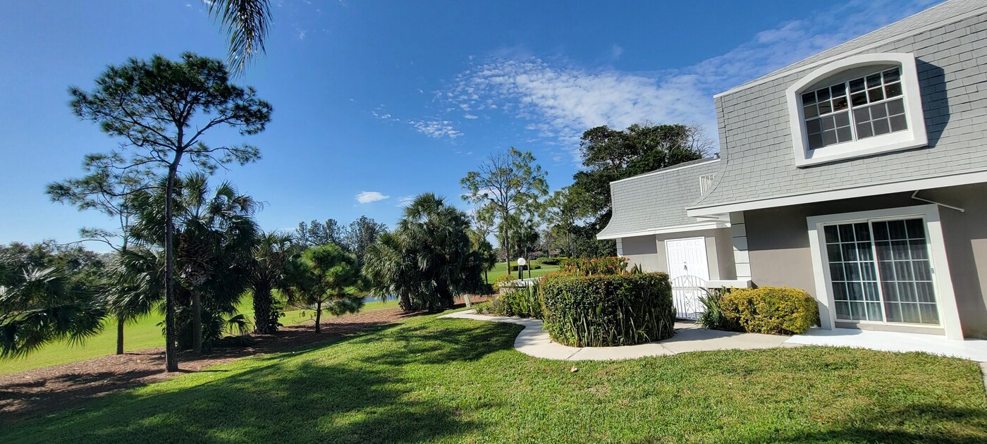 2104 Vision Dr in Palm Beach Gardens, FL - Building Photo