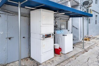 5305 Biscayne Blvd-Unit -205 in Miami, FL - Foto de edificio - Building Photo