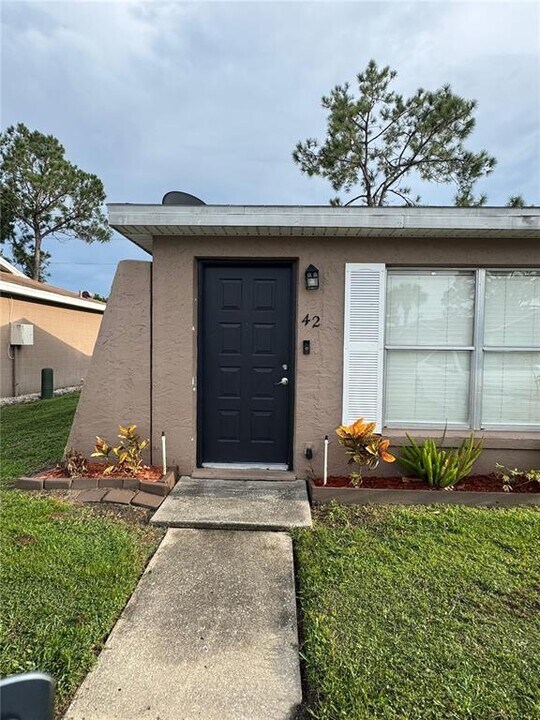 42 Las Palmas Way in Kissimmee, FL - Building Photo