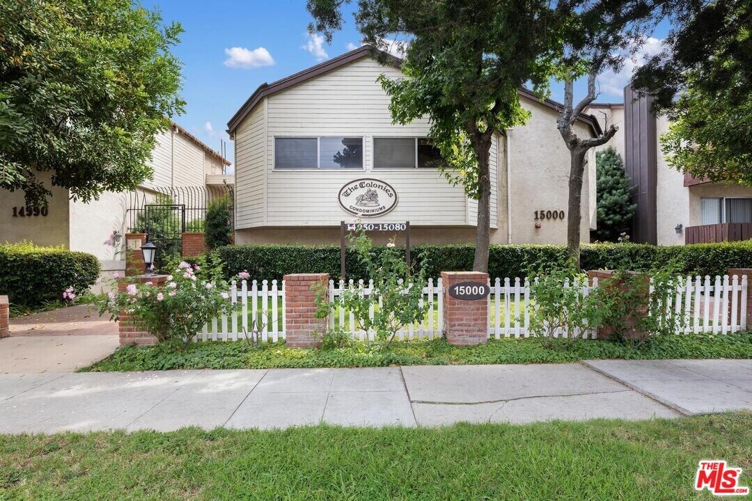 14960 Victory Blvd in Los Angeles, CA - Building Photo