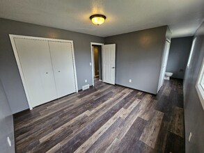 210 16th Ave SE in Minot, ND - Building Photo - Building Photo