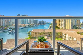 2602 E Hallandale Beach Blvd in Hallandale Beach, FL - Building Photo - Building Photo