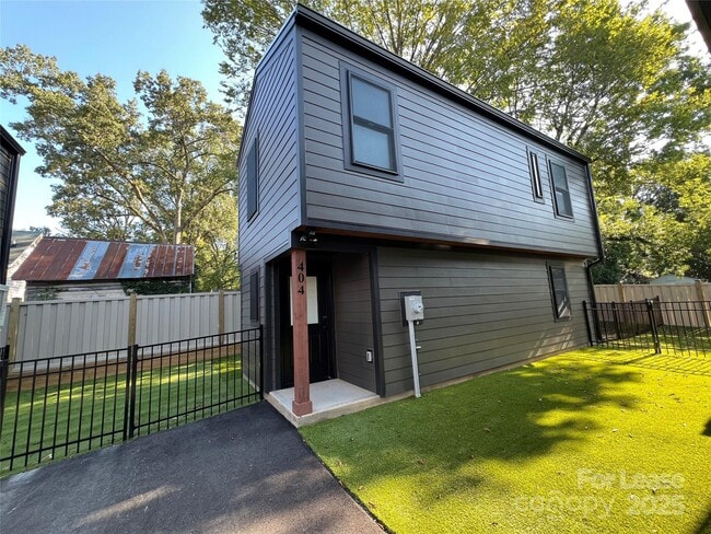 property at 404 N 4th St