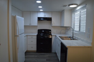 3033 Saint George St Apartamentos