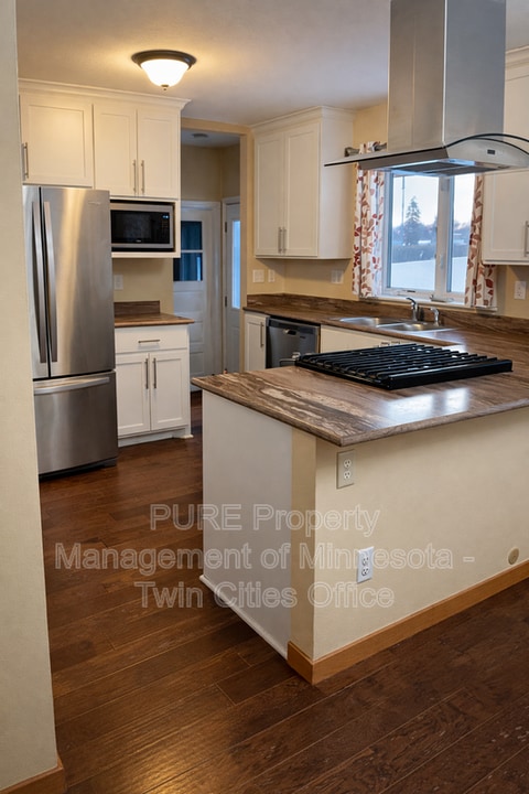 30630 Broadway St N in Lindstrom, MN - Building Photo