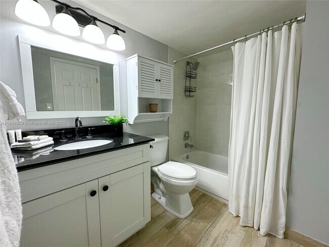 15820 SW 90th Ct in Palmetto Bay, FL - Building Photo - Building Photo