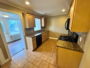 11-02 Charles St in Fair Lawn, NJ - Building Photo - Building Photo