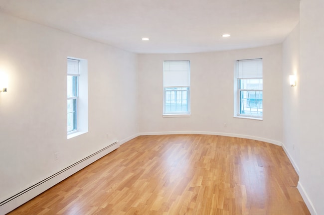 19 Saint Cyprians Pl, Unit 2L in Boston, MA - Building Photo - Building Photo