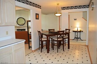 16548 Sunwood Oval in Strongsville, OH - Building Photo - Building Photo