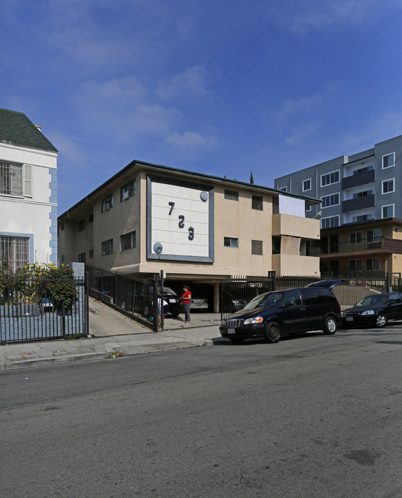 723 S Manhattan Pl in Los Angeles, CA - Foto de edificio