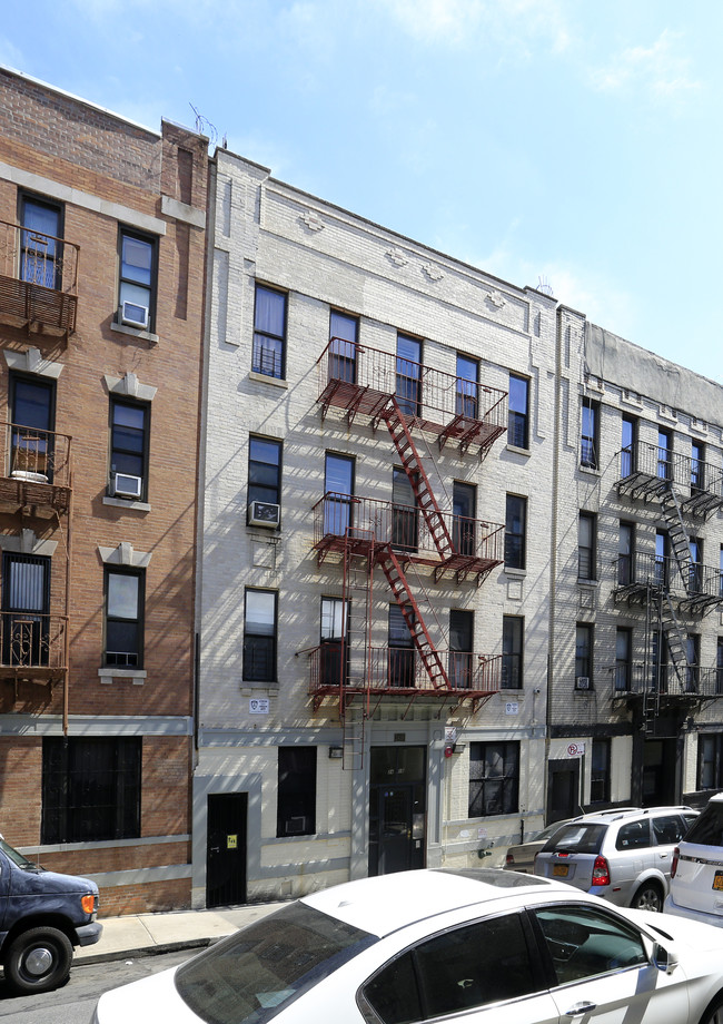 2418 Beaumont Ave in Bronx, NY - Building Photo - Building Photo