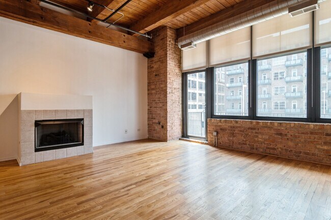 625 W Jackson Blvd, Unit 306 in Chicago, IL - Building Photo - Building Photo