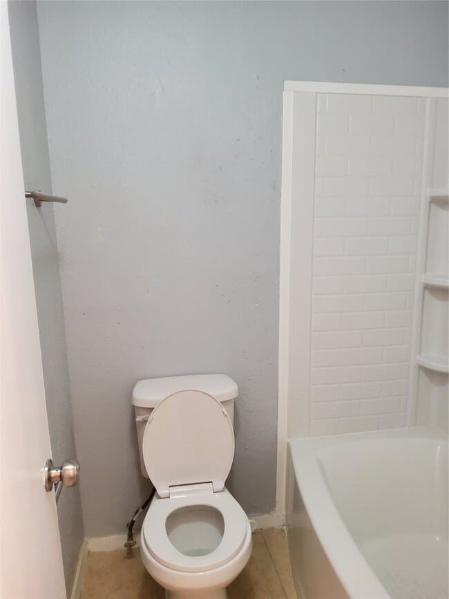10151 Inwood Hollow Ln in Houston, TX - Building Photo - Building Photo