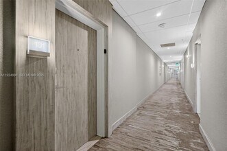 10275 Collins Ave in Bal Harbour, FL - Building Photo - Building Photo