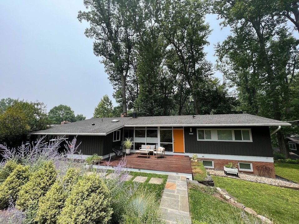 5405 Mohican Rd in Bethesda, MD - Building Photo