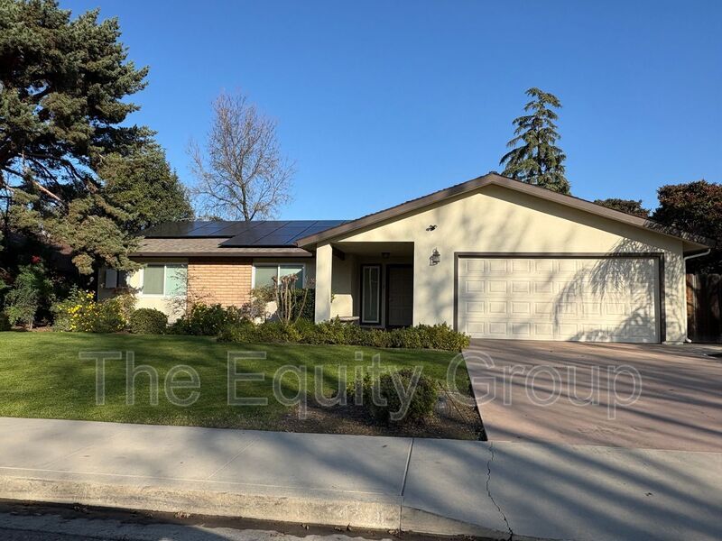 4230 W Grove Ct in Visalia, CA - Building Photo