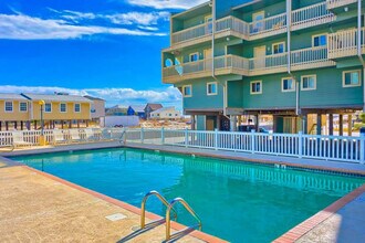 1988 W Beach Blvd in Gulf Shores, AL - Foto de edificio - Building Photo