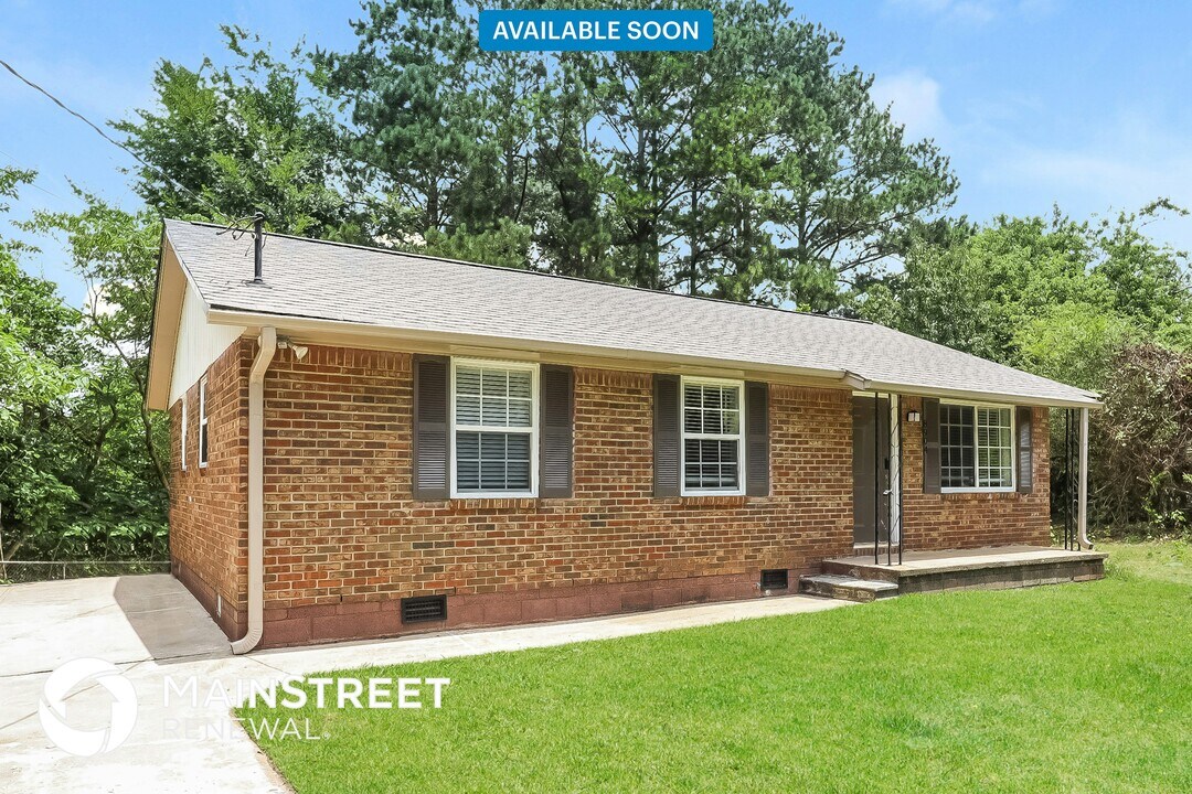 8904 Channing Dr in Jonesboro, GA - Foto de edificio