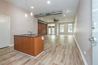523 4th Ave S, Unit 17 in St. Petersburg, FL - Building Photo - Building Photo