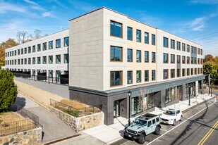 Bryant Plaza in Roslyn Heights, NY - Building Photo