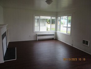 915 W 1st St in Aberdeen, WA - Building Photo - Building Photo