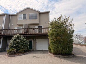 39 Coram Rd in Shelton, CT - Foto de edificio - Building Photo