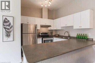 4140 Foxwood Dr in Burlington, ON - Building Photo - Building Photo