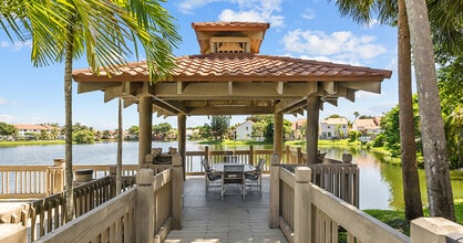 La Vue at Emerald Pointe Apartments in Hollywood, FL - Building Photo - Building Photo