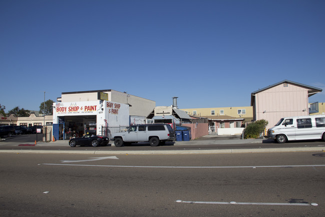 1081 Broadway in Chula Vista, CA - Building Photo - Building Photo