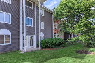 Runaway Bay Apartments in Columbus, OH - Building Photo - Building Photo