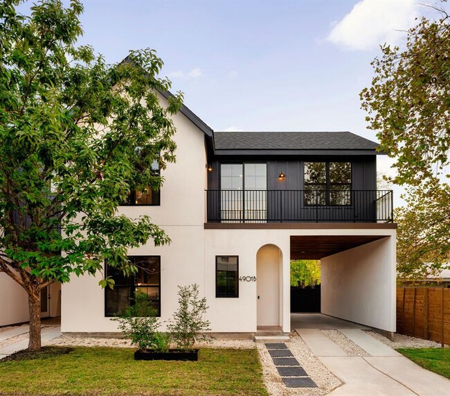 property at 4901 Gladeview Dr