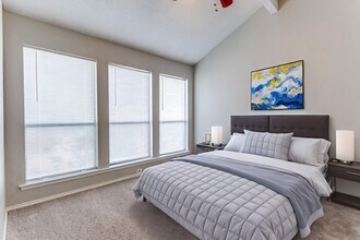 2805 Meadow Park Dr in Bedford, TX - Building Photo - Building Photo