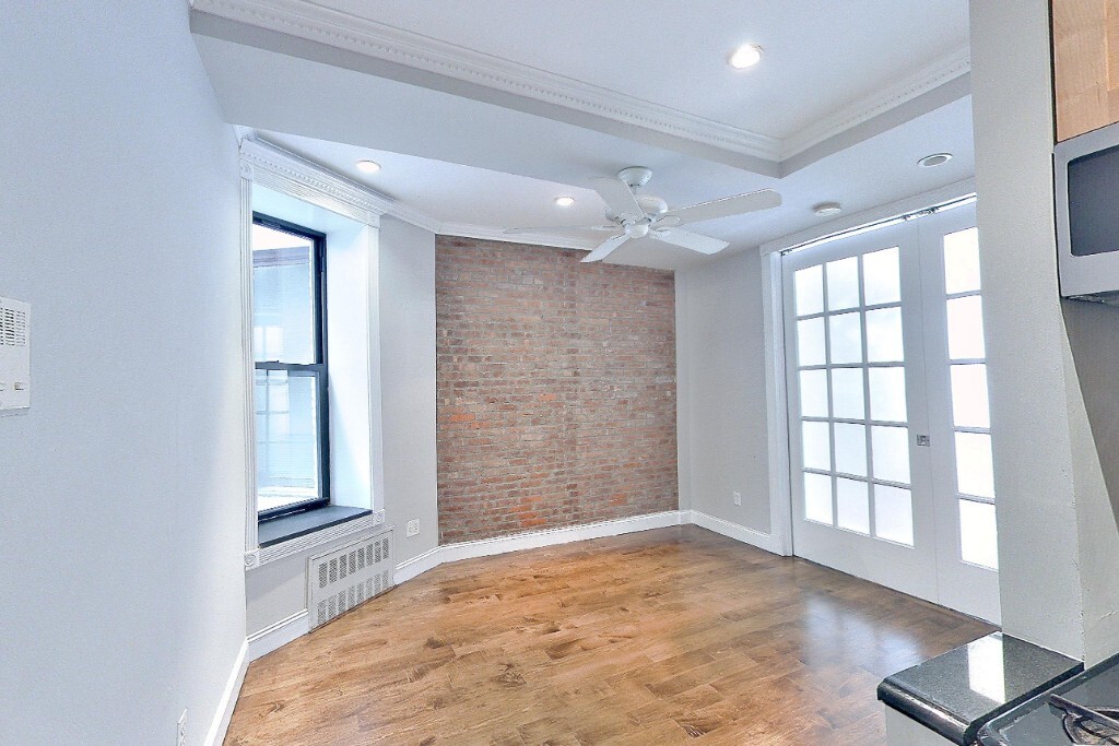 209 E 25th St, Unit 1A in New York, NY - Building Photo