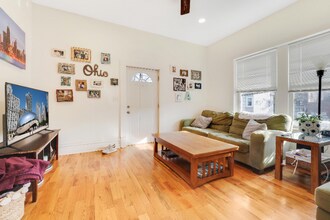 1148 W Belmont Ave, Unit 2R in Chicago, IL - Foto de edificio - Building Photo